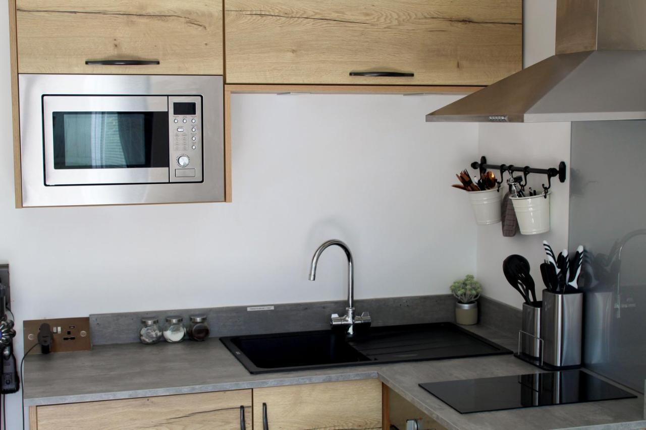 One One Five Apartment Свонсі Екстер'єр фото