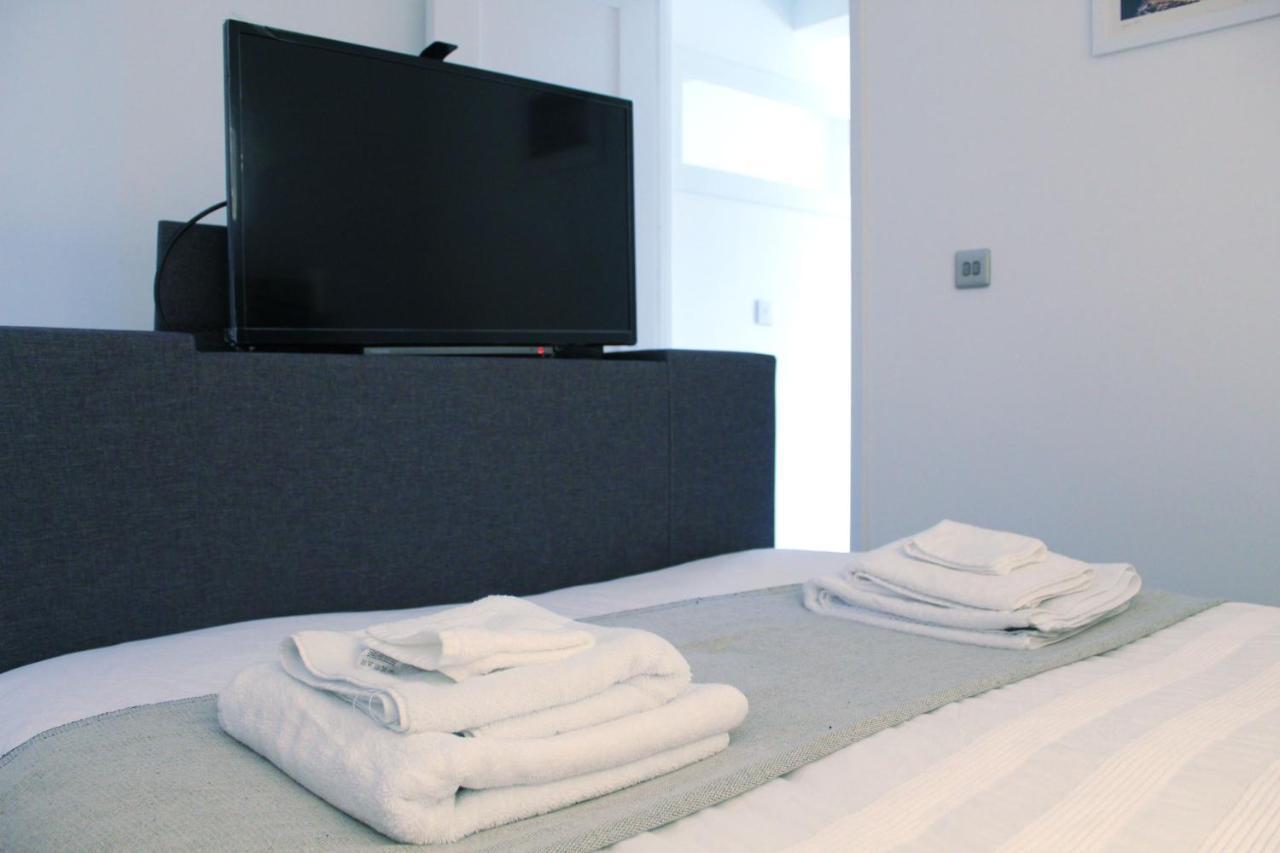 One One Five Apartment Свонсі Екстер'єр фото